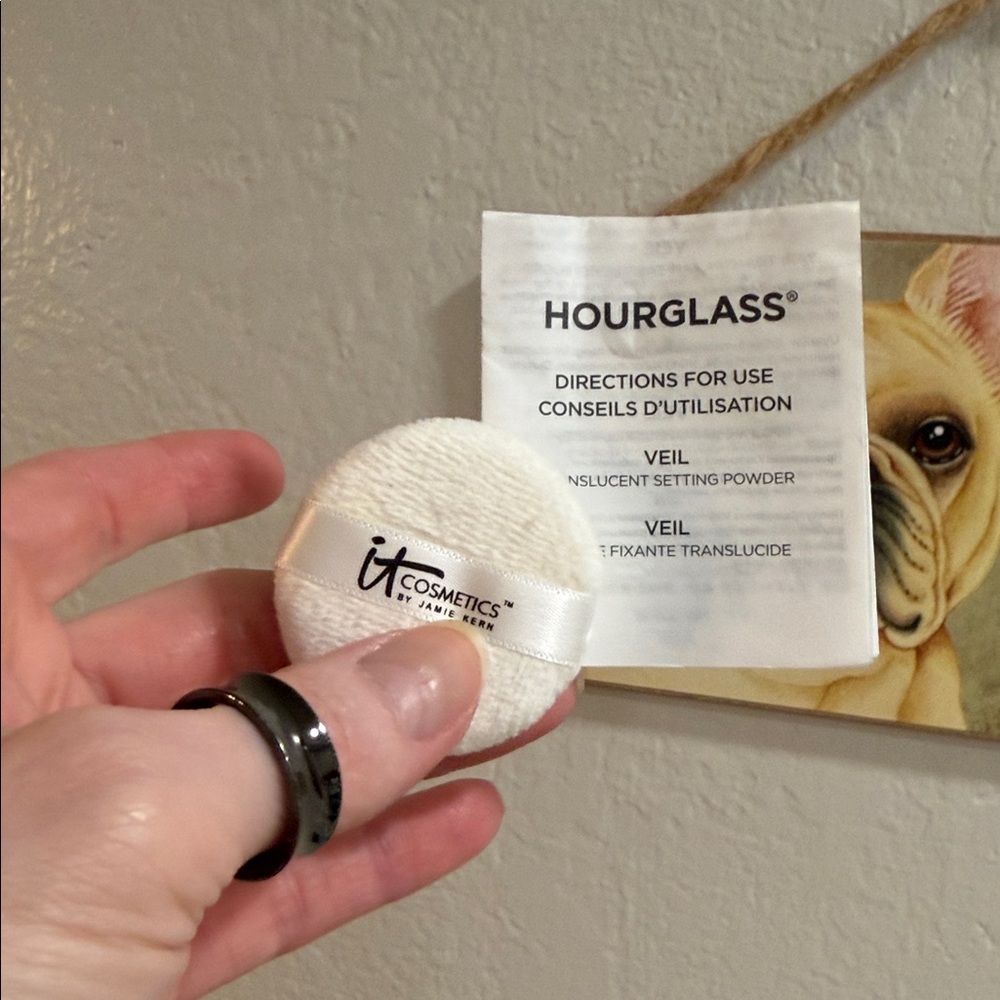 Hourglass veil Translucent Setting Powder; MINI SIZE; .07 oz - Picture 6 of 6